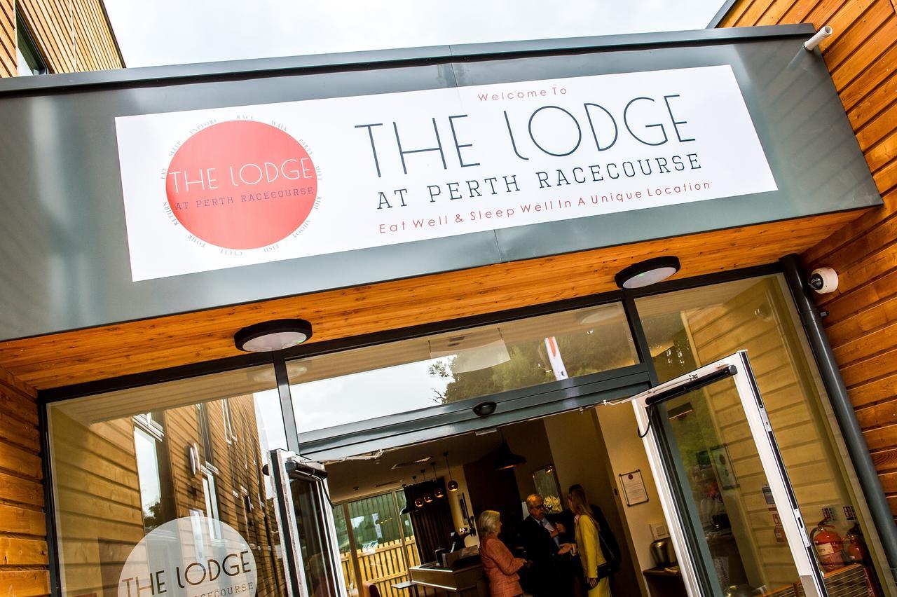 The Lodge At Perth Racecourse エクステリア 写真