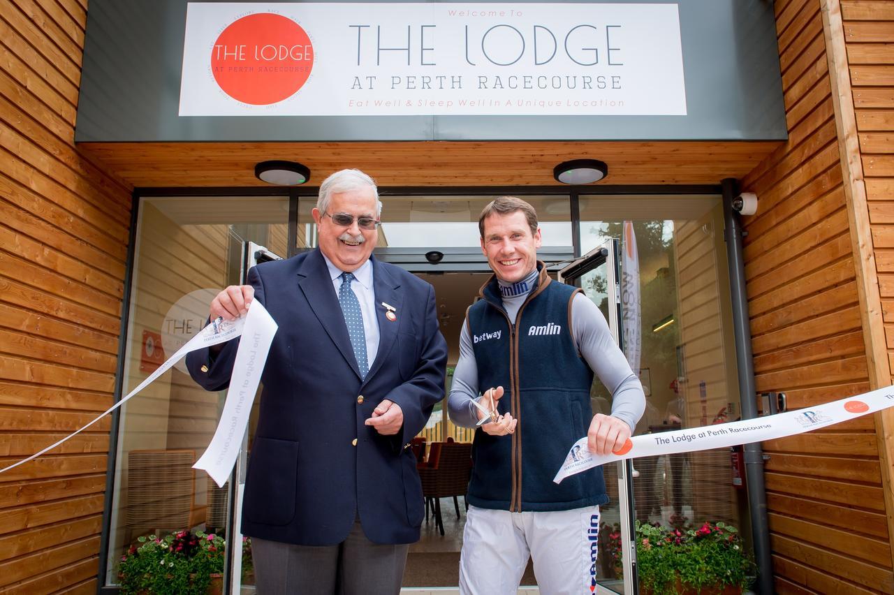 The Lodge At Perth Racecourse エクステリア 写真