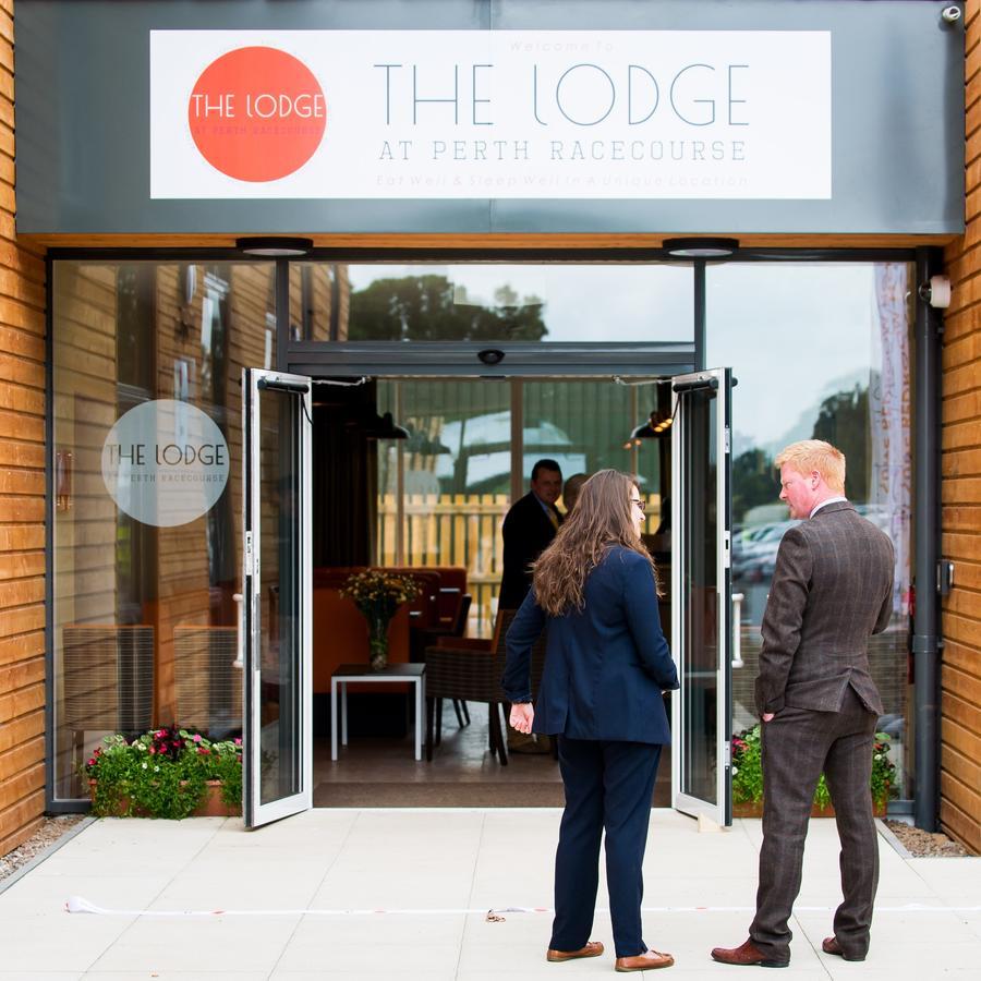 The Lodge At Perth Racecourse エクステリア 写真