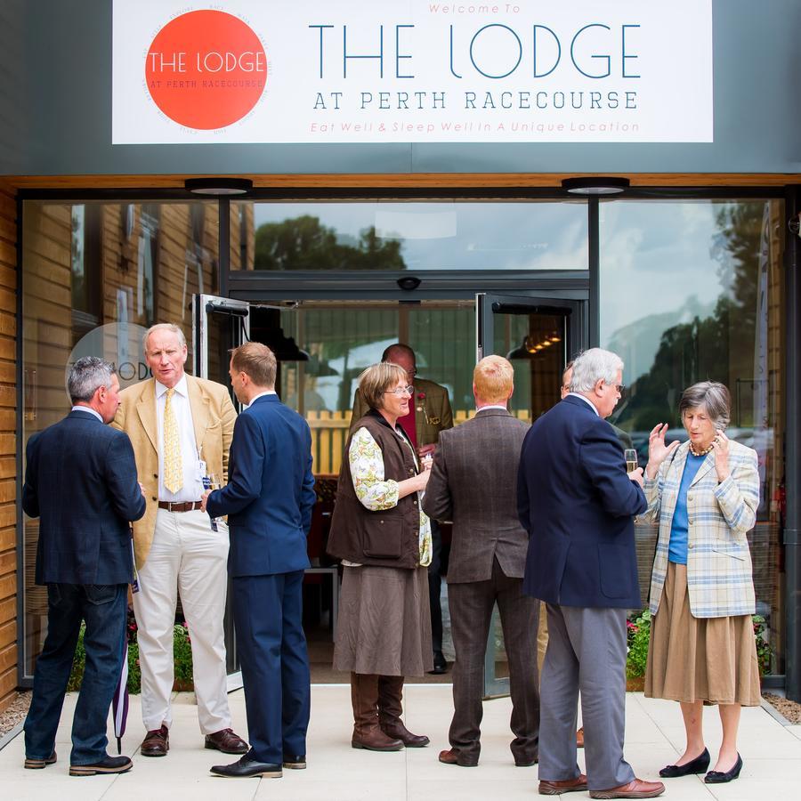 The Lodge At Perth Racecourse エクステリア 写真